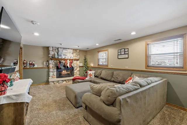 $394,500 | 15309 Arroyo Drive, Oak Forest, IL 60452