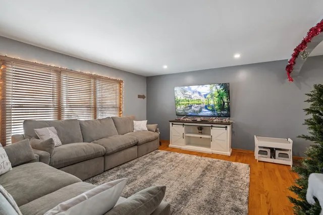 $394,500 | 15309 Arroyo Drive, Oak Forest, IL 60452