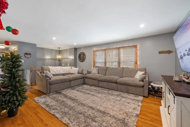 $394,500 | 15309 Arroyo Drive, Oak Forest, IL 60452