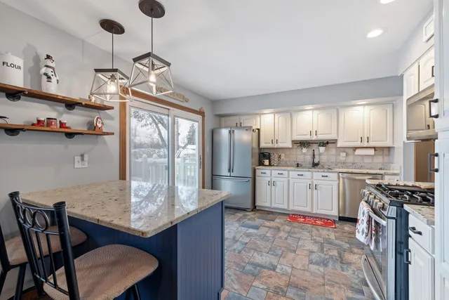 $394,500 | 15309 Arroyo Drive, Oak Forest, IL 60452