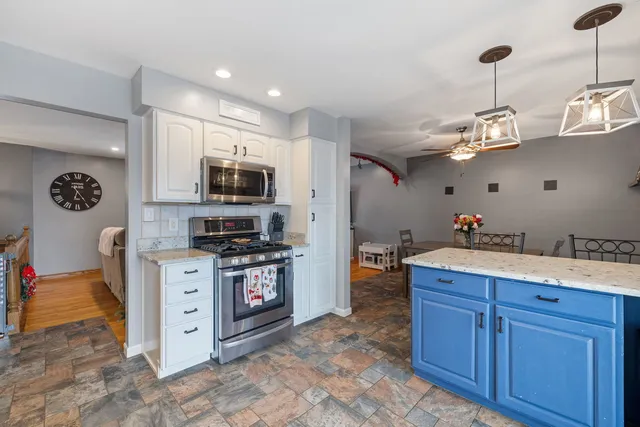 $394,500 | 15309 Arroyo Drive, Oak Forest, IL 60452