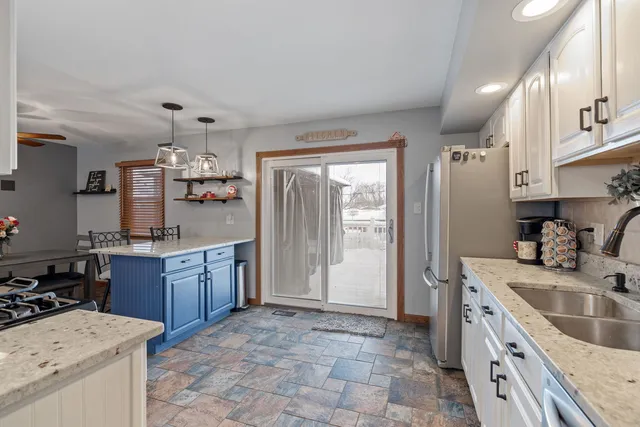 $394,500 | 15309 Arroyo Drive, Oak Forest, IL 60452