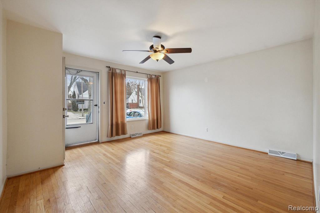 1626 Cambridge Road Berkley, MI 48072 - Photo 8 of 34