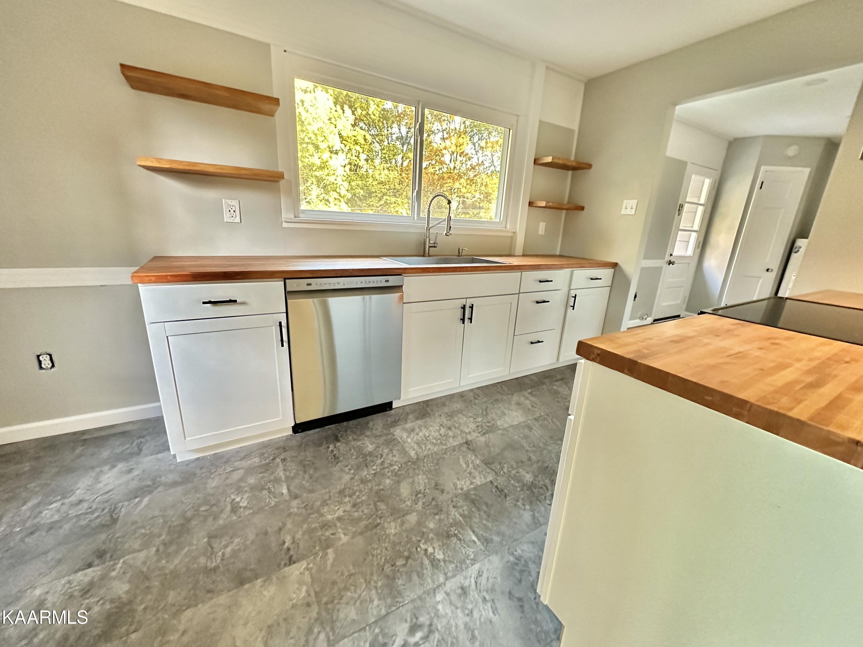 183 California Avenue Oak Ridge, TN 37830 - Photo 6 of 27 11C427BA-4222-42D2-A830-38601D3E63A8
