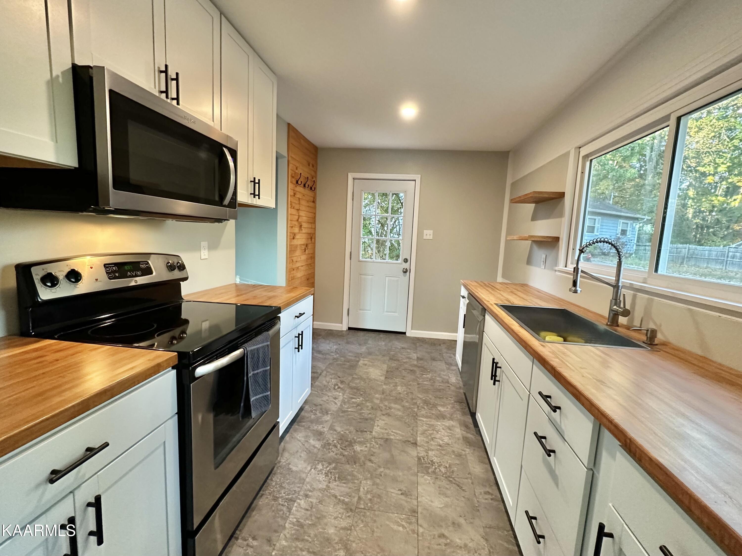 183 California Avenue Oak Ridge, TN 37830 - Photo 7 of 27 372B8C7B-5621-4183-9B61-21CFE5442E40