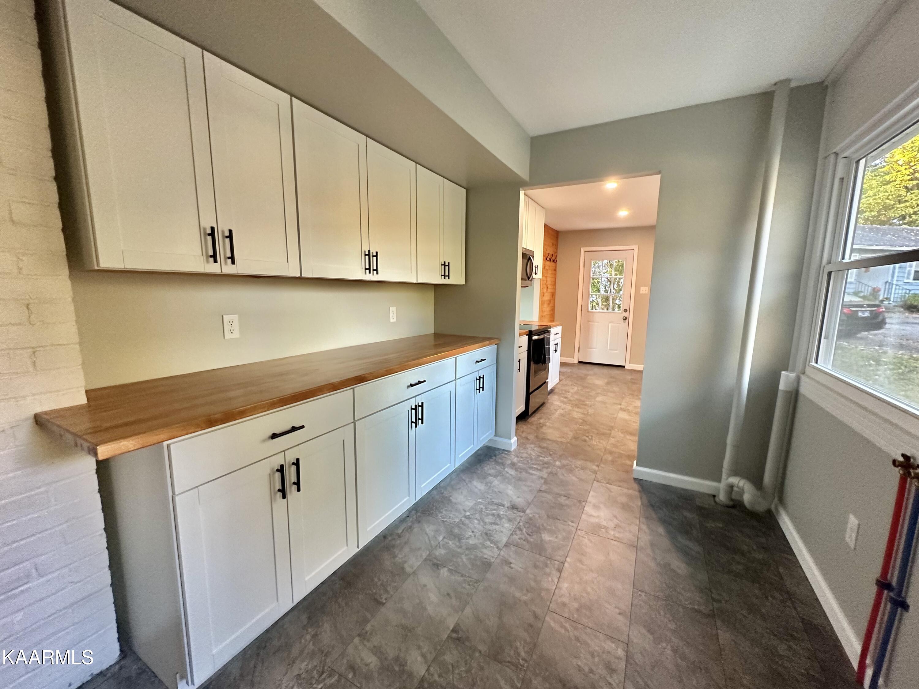 183 California Avenue Oak Ridge, TN 37830 - Photo 10 of 27 31BA0B04-EE69-41AA-B593-70960D7C6C44