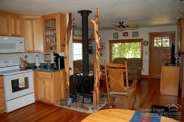 314 Southeast High Street Mitchell, OR 97750 - Photo 4 of 25 Gallery Image 4