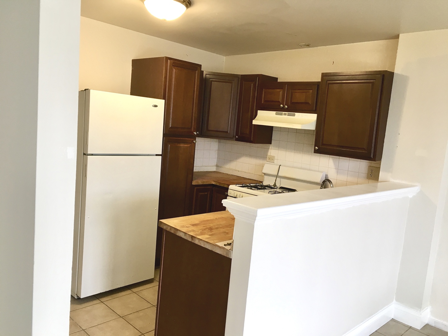 Undisclosed Address Hanover Park, IL 60133 - Photo 5 of 10 a utility room with washer and dryer