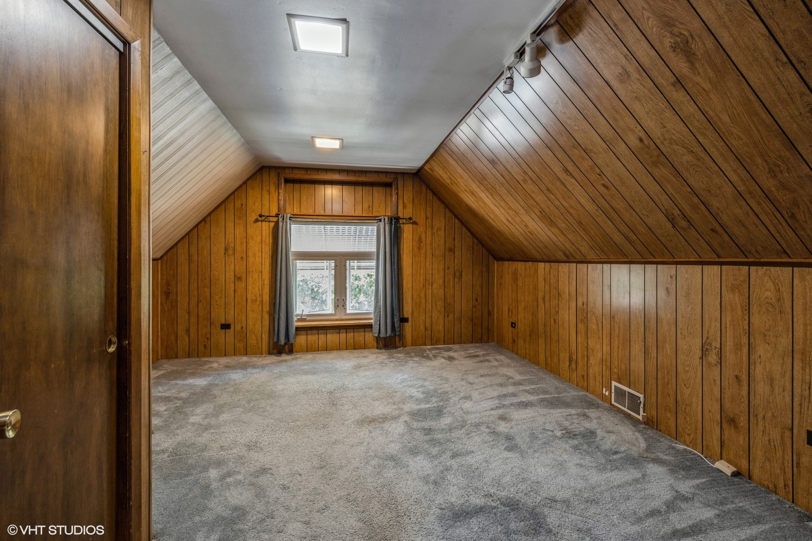 4123 Maple Avenue Brookfield, IL 60513 - Photo 12 of 18 a view of an empty room with a window