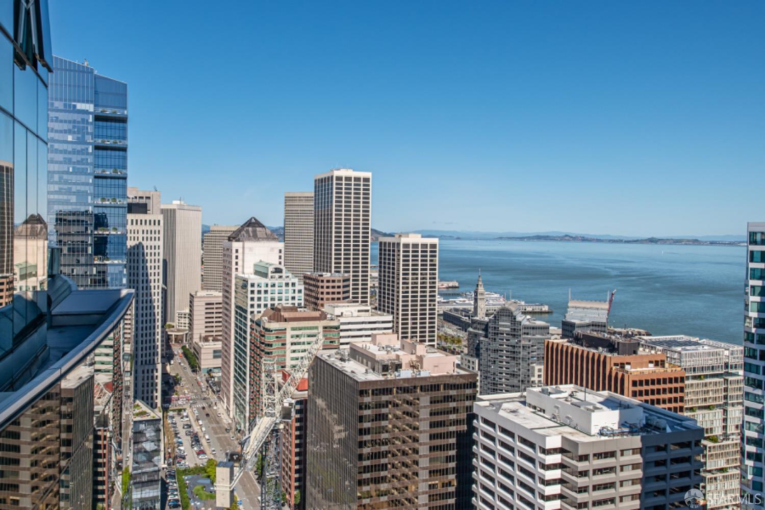 201 Folsom Street, Unit PH41C San Francisco, CA 94105 - Photo 27 of 72 a city view with tall buildings