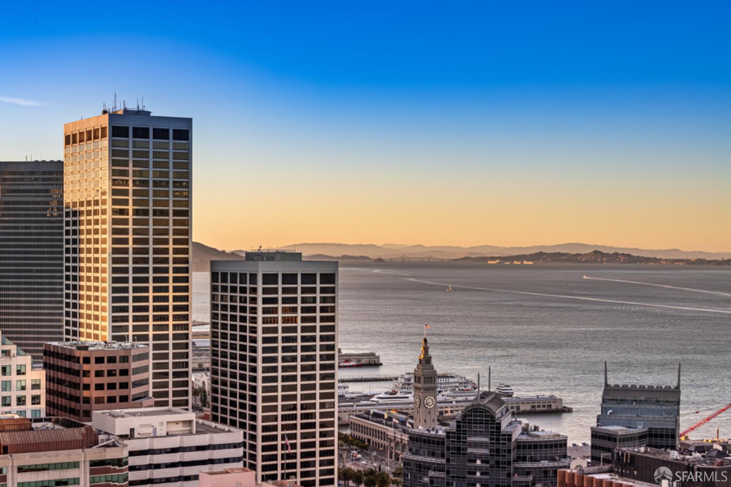 201 Folsom Street, Unit PH41C San Francisco, CA 94105 - Photo 28 of 72 a front view of a building