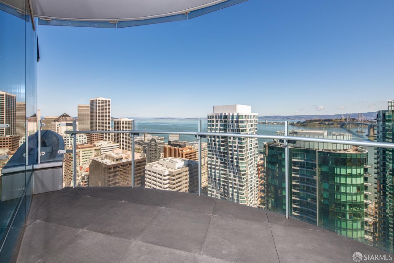 201 Folsom Street, Unit PH41C San Francisco, CA 94105 - Photo 32 of 72 a view of a balcony with city view