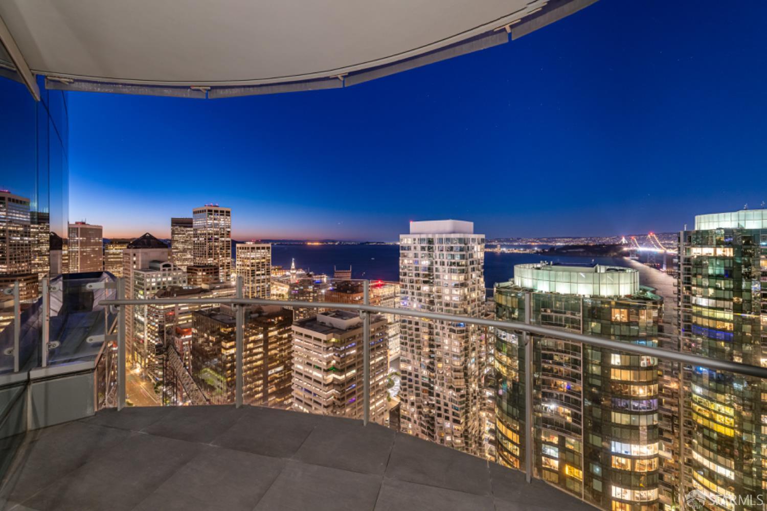 201 Folsom Street, Unit PH41C San Francisco, CA 94105 - Photo 34 of 72 a view of a city