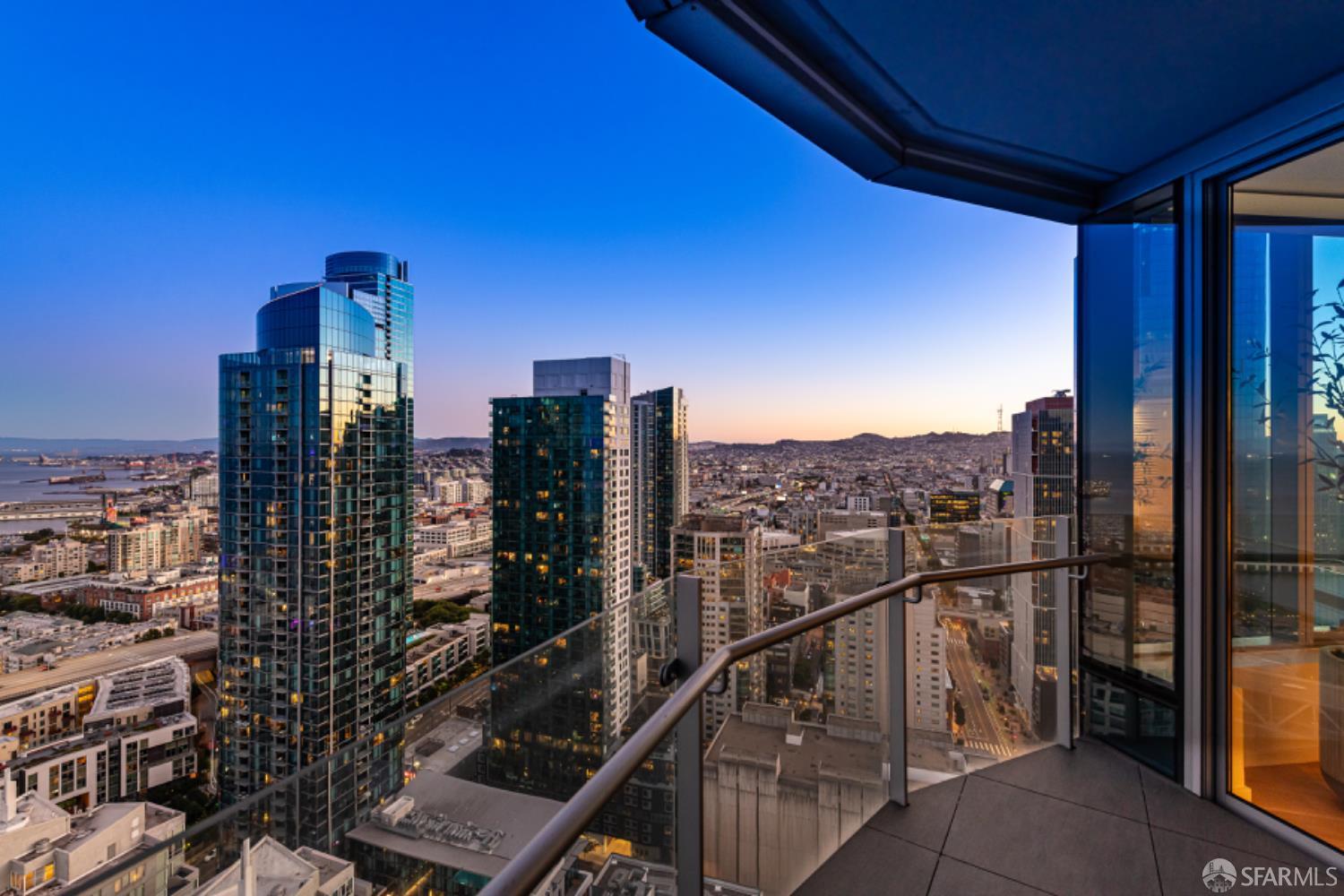 201 Folsom Street, Unit PH41C San Francisco, CA 94105 - Photo 48 of 72 a view of a city with tall buildings