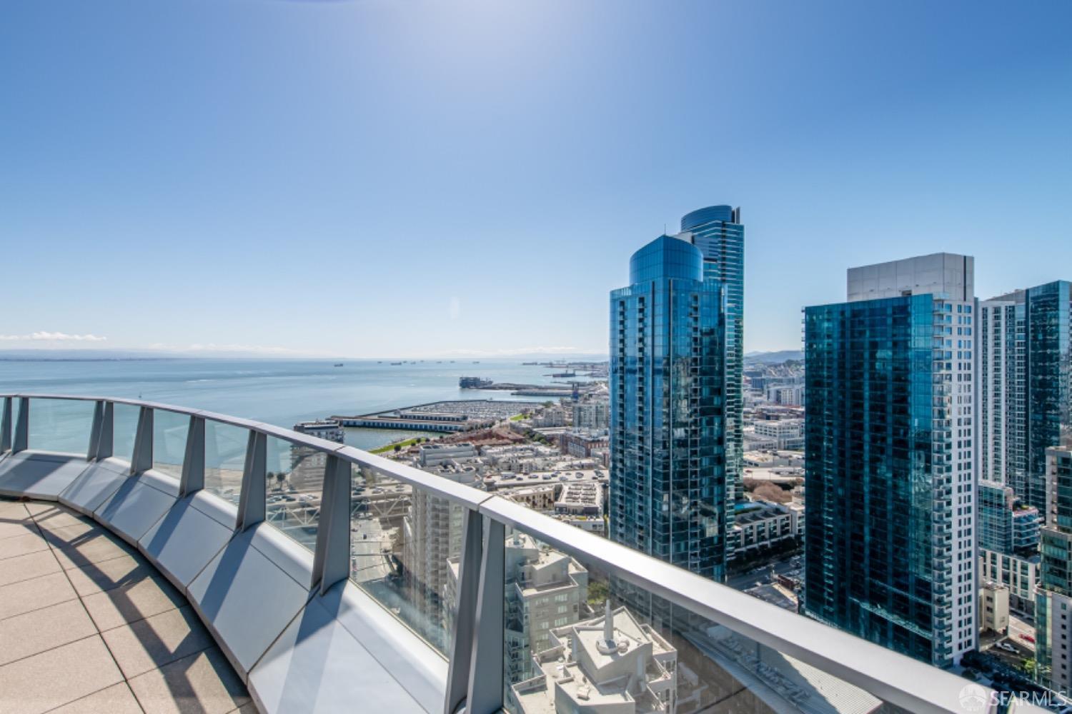 201 Folsom Street, Unit PH41C San Francisco, CA 94105 - Photo 54 of 72 a view of a balcony with city view