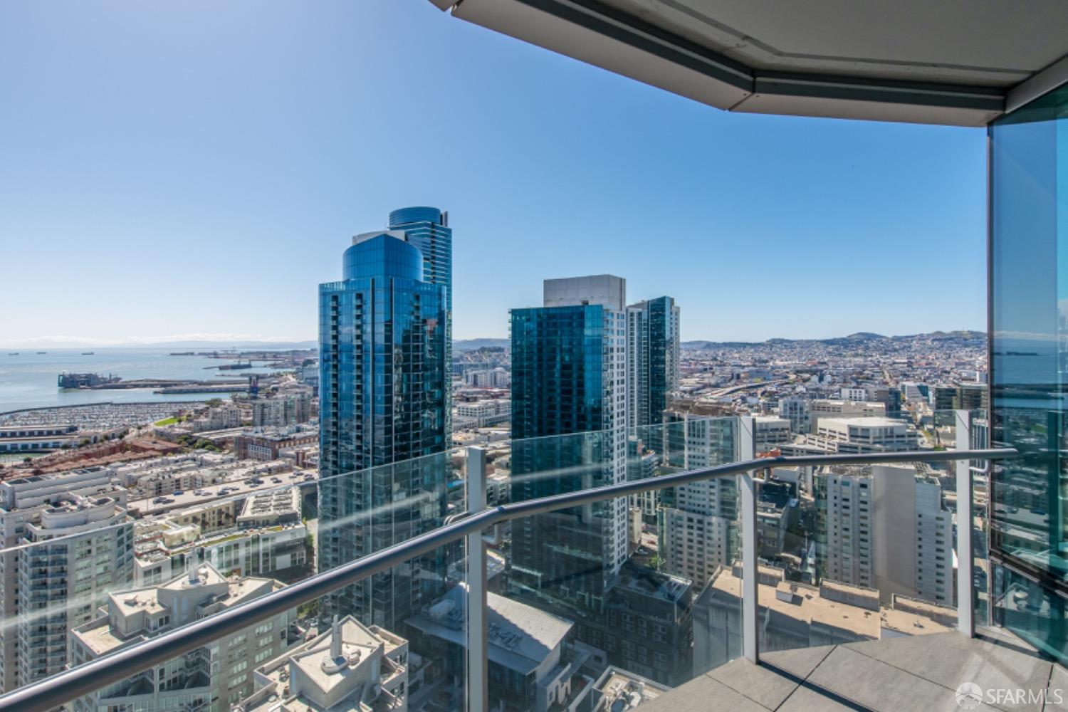 201 Folsom Street, Unit PH41C San Francisco, CA 94105 - Photo 57 of 72 a view of a balcony with city view