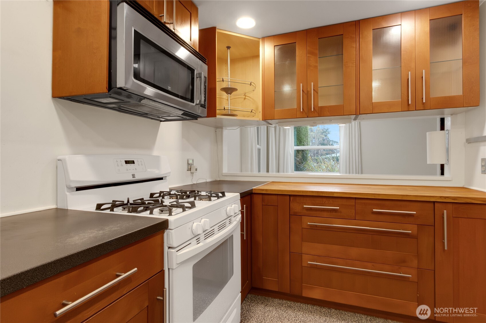 1316 Southwest 116th Street Seattle, WA 98146 - Photo 9 of 26 Gallery Image 9