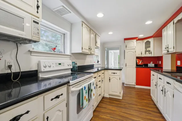 $749,500 | 640 Highway 96 West, Shoreview, MN 55126