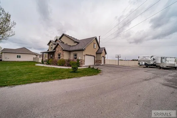 $725,000 | 2424 East Timberview Circle, Idaho Falls, ID 83401