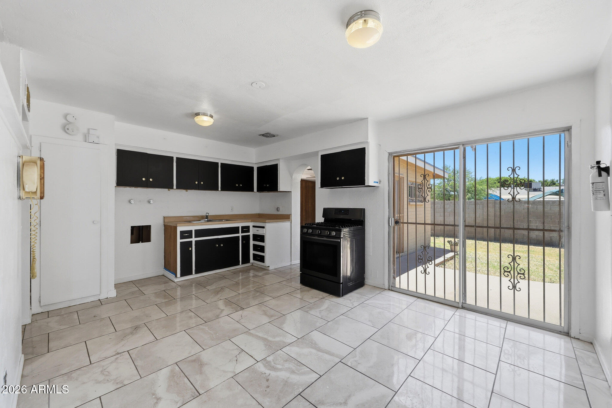 6541 West Osborn Road Phoenix, AZ 85033 - Photo 14 of 37