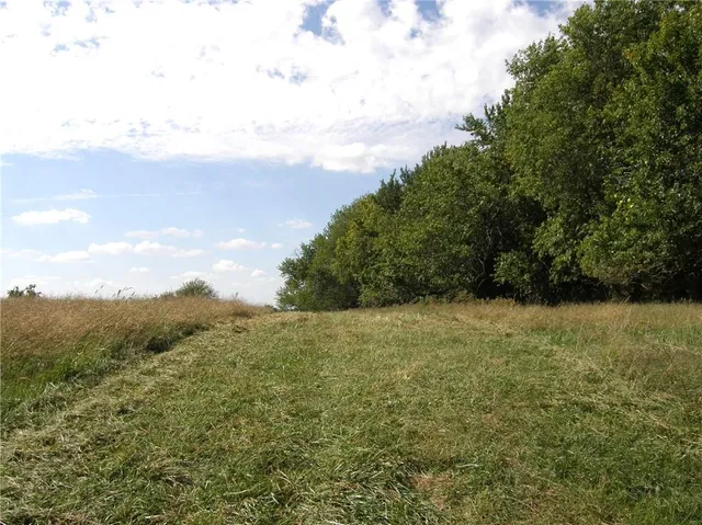 $820,820 | 2175 Louisiana Road, Ottawa, KS 66067