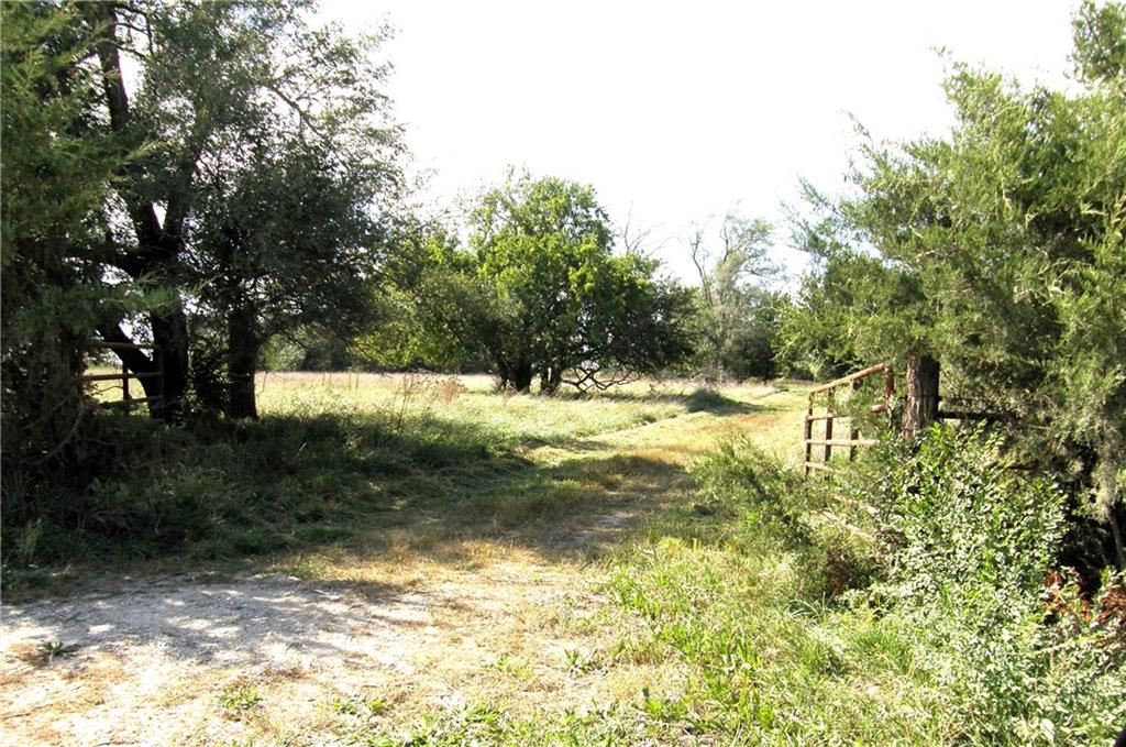 2175 Louisiana Road Ottawa, KS 66067 - Photo 3 of 30