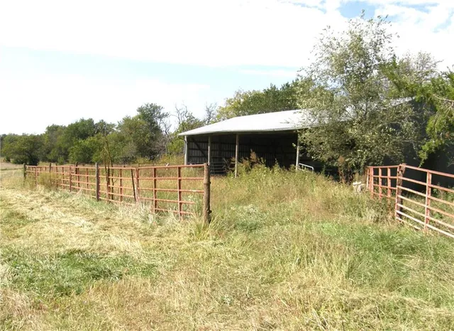 $820,820 | 2175 Louisiana Road, Ottawa, KS 66067