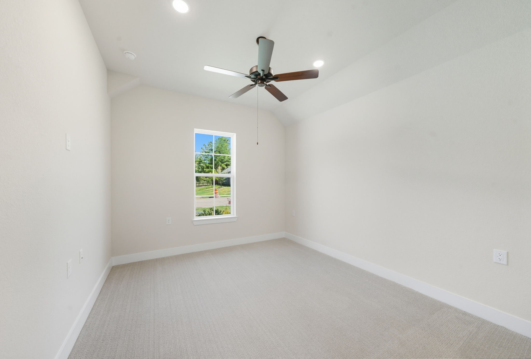 10041 Larkin Cove Willis, TX 77318 - Photo 20 of 48 an empty room with windows and fan