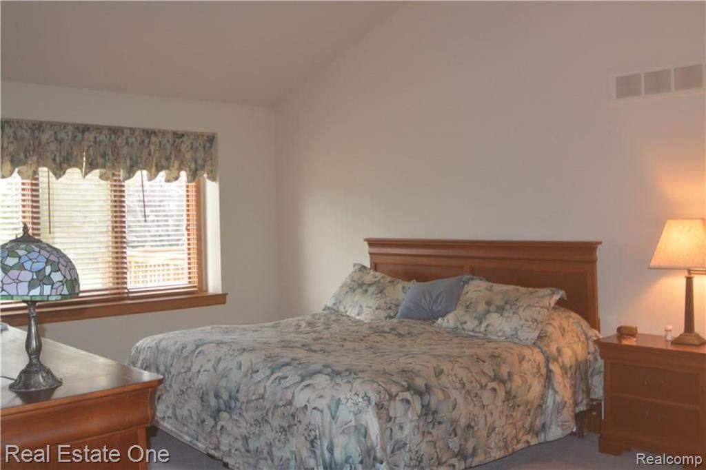 4232 Oak Tree Circle Rochester, MI 48306 - Photo 17 of 34