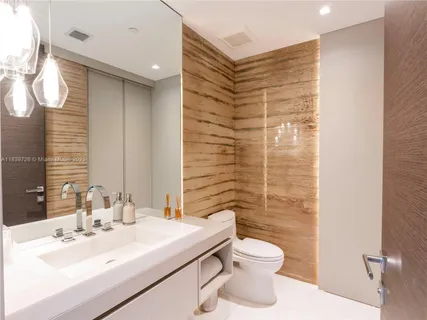 $5,250,000 | 17475 Collins Avenue, Unit 1001, Sunny Isles Beach, FL 33160