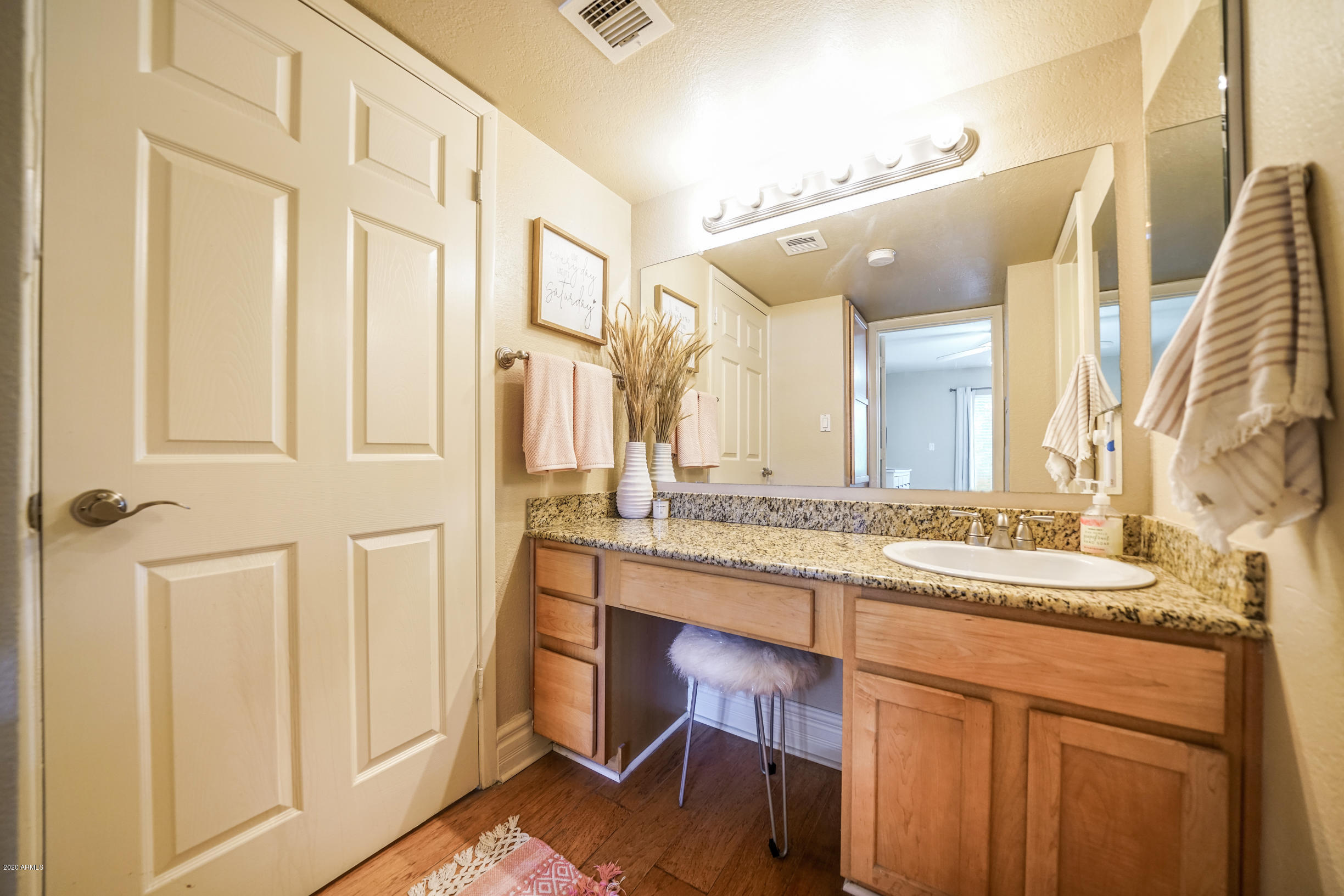3825 East Camelback Road, Unit 237 Phoenix, AZ 85018 - Photo 4 of 23 DSC04337