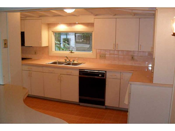 10 George W Finnerty Road Barrington, RI 02806 - Photo 8 of 20 Gallery Image 8