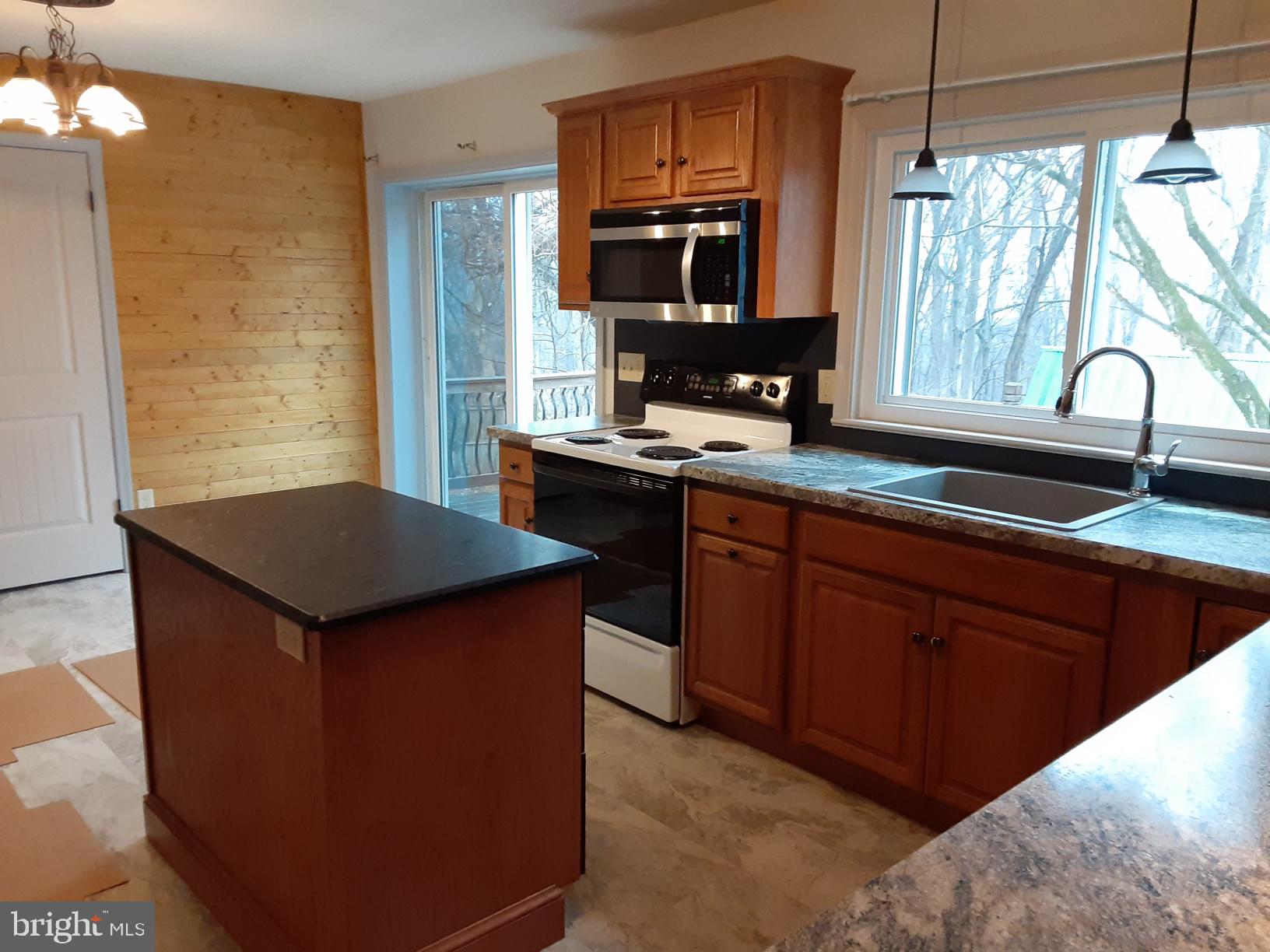 191 Ridge Avenue Ephrata, PA 17522 - Photo 5 of 25 Kitchen