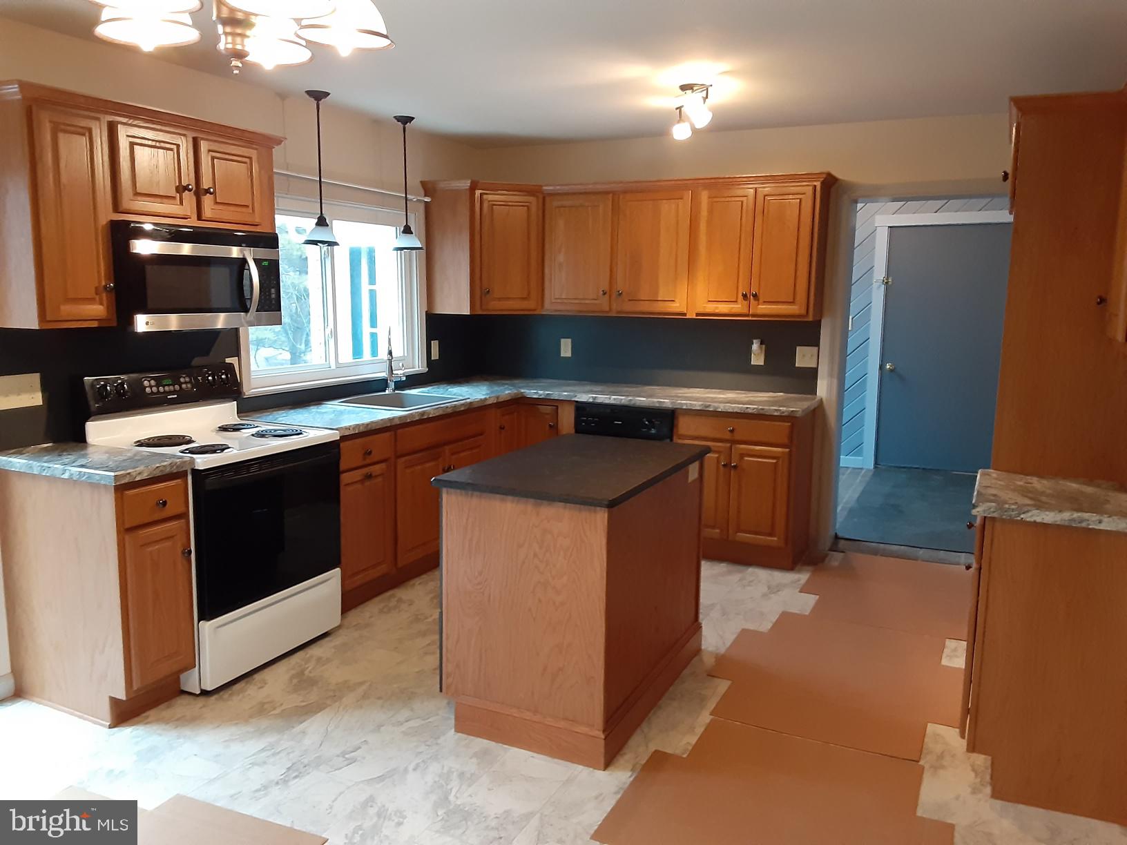 191 Ridge Avenue Ephrata, PA 17522 - Photo 7 of 25 V3