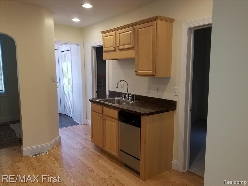 2239 Ridgemont Road Grosse Pointe, MI 48236 - Photo 3 of 19