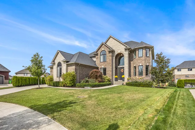 $969,900 | 56096 Lario Court, Macomb, MI 48042