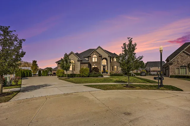 $969,900 | 56096 Lario Court, Macomb, MI 48042