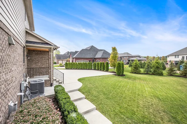 $969,900 | 56096 Lario Court, Macomb, MI 48042