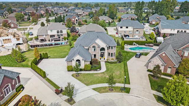 $969,900 | 56096 Lario Court, Macomb, MI 48042