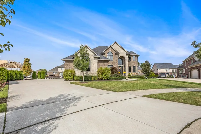 $969,900 | 56096 Lario Court, Macomb, MI 48042