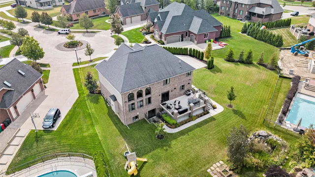 $969,900 | 56096 Lario Court, Macomb, MI 48042