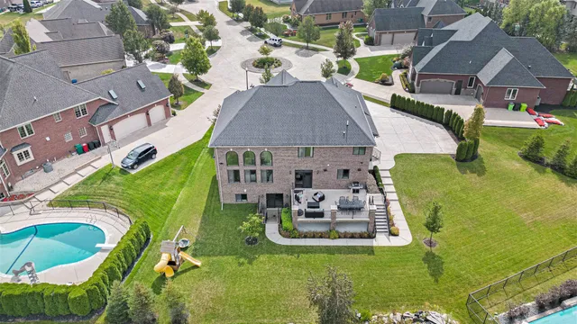 $969,900 | 56096 Lario Court, Macomb, MI 48042