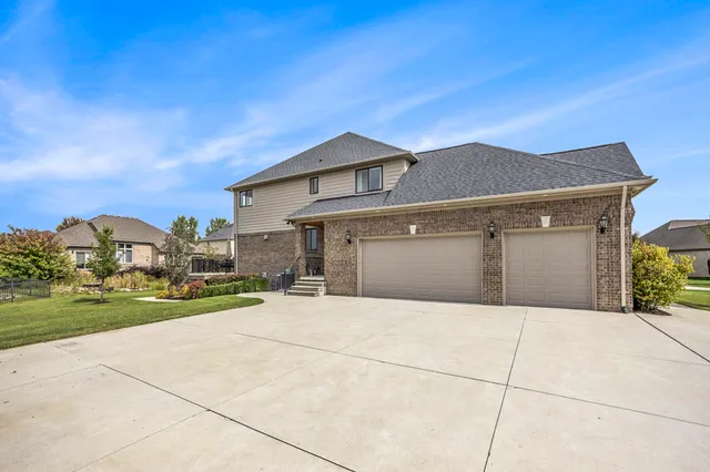$969,900 | 56096 Lario Court, Macomb, MI 48042