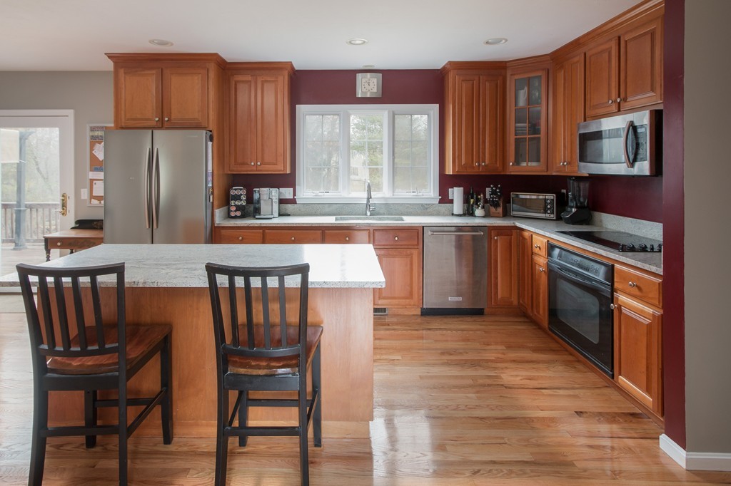 23 Huckleberry Road Hopkinton, MA 01748 - Photo 3 of 30 Gallery Image 3