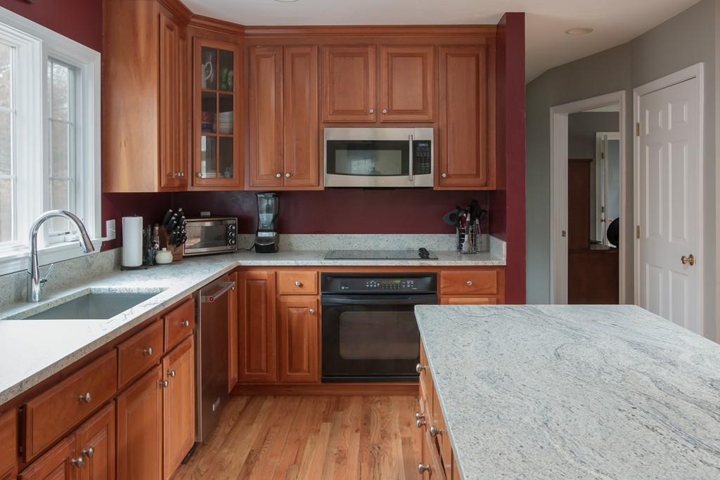 23 Huckleberry Road Hopkinton, MA 01748 - Photo 4 of 30 Gallery Image 4
