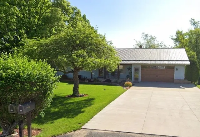 $299,900 | 551 South Mapes Drive, Stockton, IL 61085