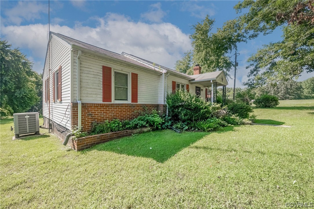 1878 Courthouse Road Louisa, VA 23093 - Photo 4 of 30 a front view of a house with garden