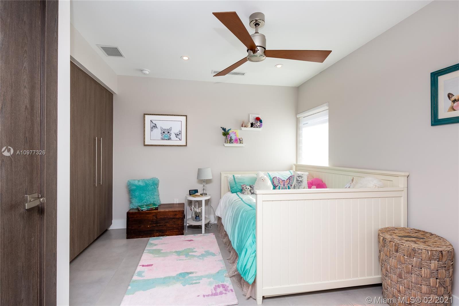 5185 Alton Road Miami Beach, FL 33140 - Photo 25 of 41 a room with furniture and a chandelier