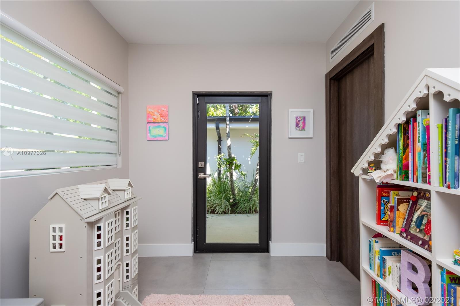 5185 Alton Road Miami Beach, FL 33140 - Photo 27 of 41 a view of an entryway with painting on the wall