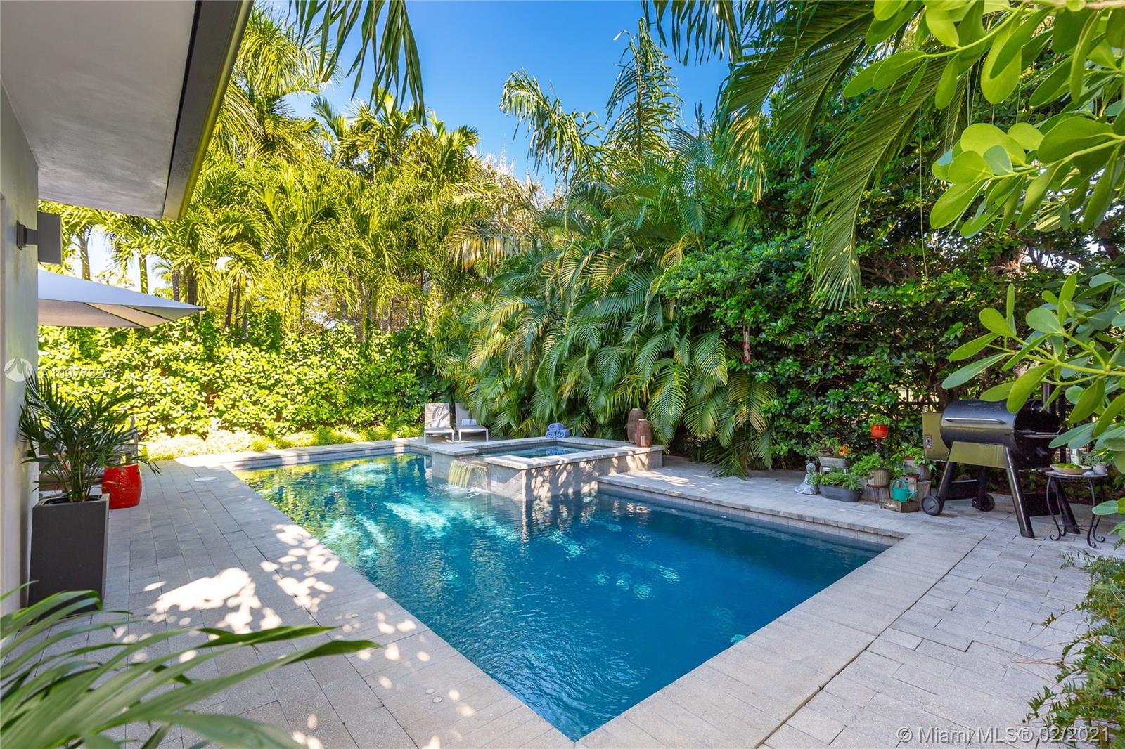 5185 Alton Road Miami Beach, FL 33140 - Photo 30 of 41 a view of a patio with table and chairs and potted plants